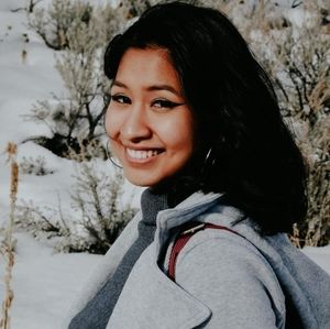 Meet your Posher, Yadhira